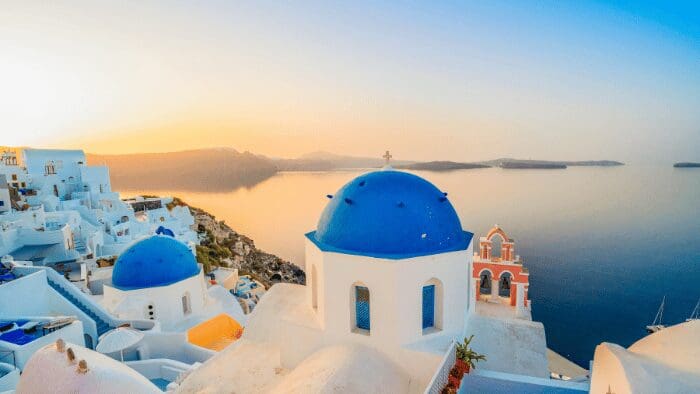 What Are the Must Attractions in Oia Santorini? Complete Guide